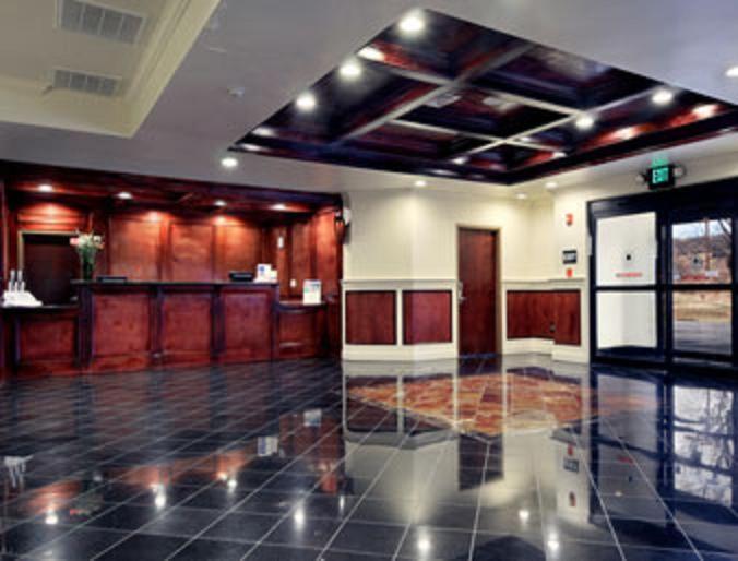 Super 8 By Wyndham Danville Interieur foto
